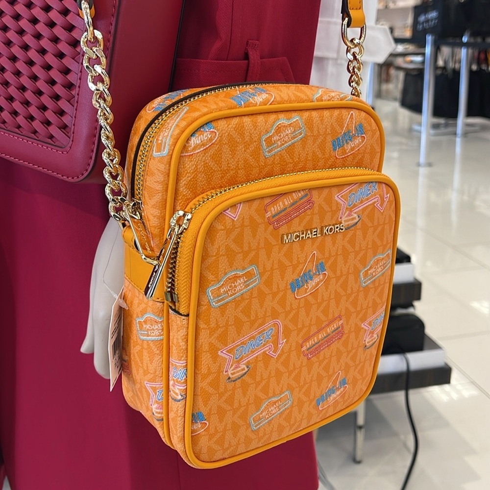MICHAEL KORS
Jet Set Md Printed Signature Logo Crossbody NS CHAIN XBODY Flight - Picture 13 of 16